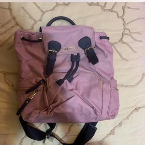 •Steve Madden (Great Condition, Small Stain On Inside Flap)